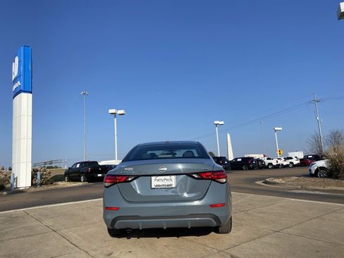 Used 2024 Nissan Sentra SV image 9