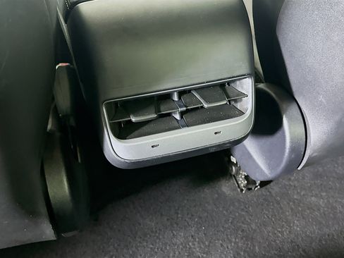 Used 2023 Tesla Model 3 Standard Range image 28