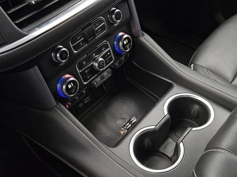 Used 2024 GMC Yukon SLT image 16