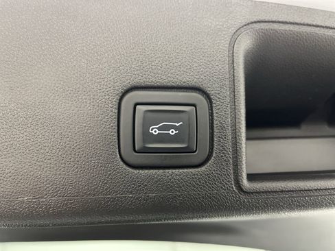 Used 2023 GMC Terrain SLT image 30