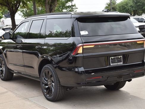 New 2026 Lincoln Navigator Reserve w/ Jet Appearance Package image 16