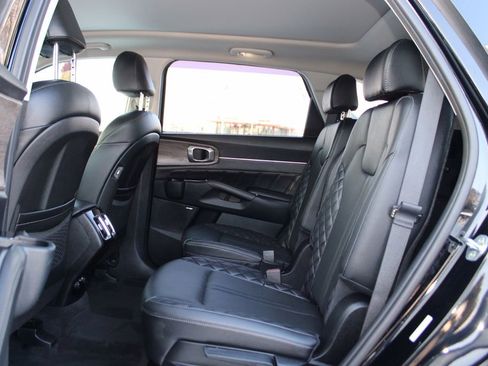 Used 2022 Kia Sorento SX Prestige image 19