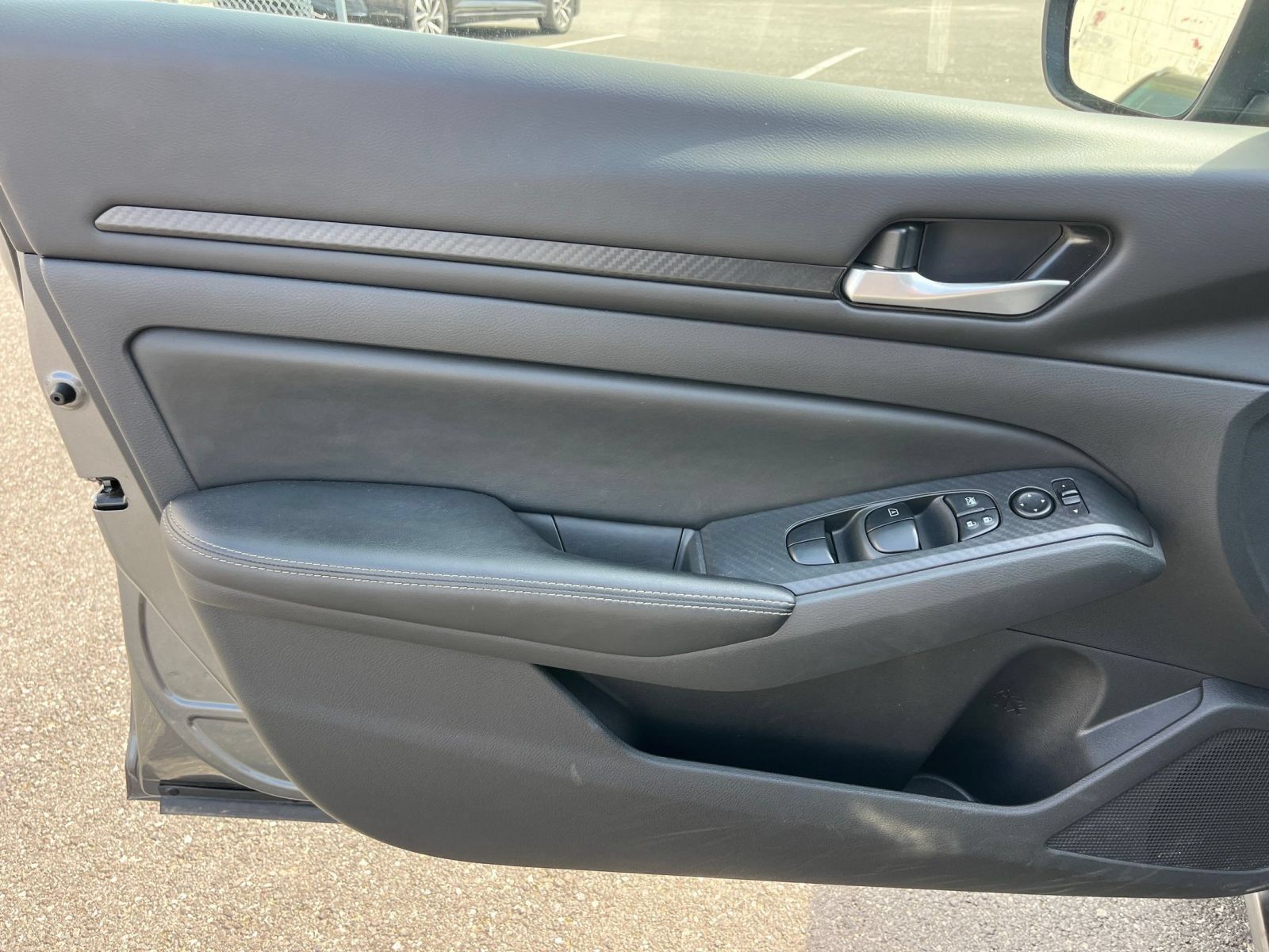 Used 2025 Nissan Altima 2.5 SV FWD image 18