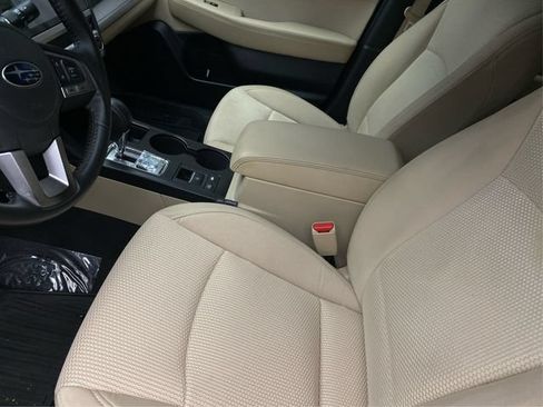 Used 2017 Subaru Outback 2.5i Premium AWD/4WD image 10