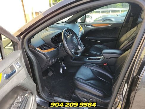 Used 2017 Lincoln MKC Select FWD image 2