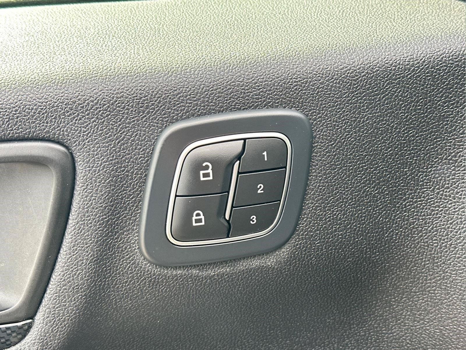 Used 2023 Ford Escape ST-Line Elite w/ Premium Technology Package AWD/4WD image 18