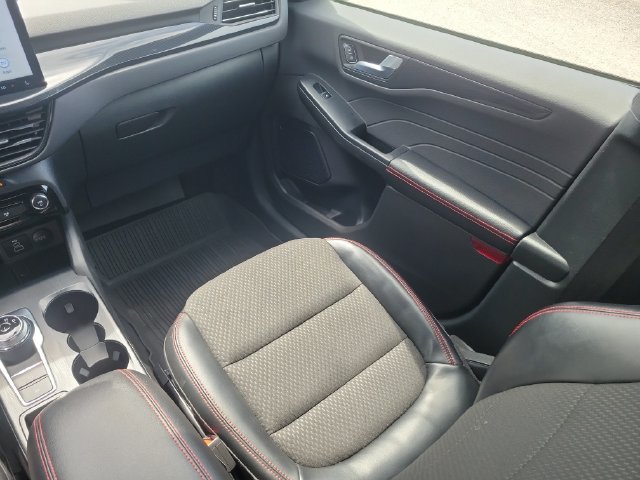 Used 2024 Ford Escape ST-Line w/ Tech Pack #1 AWD/4WD image 9