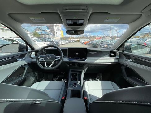 New 2026 Volkswagen Tiguan SE image 16