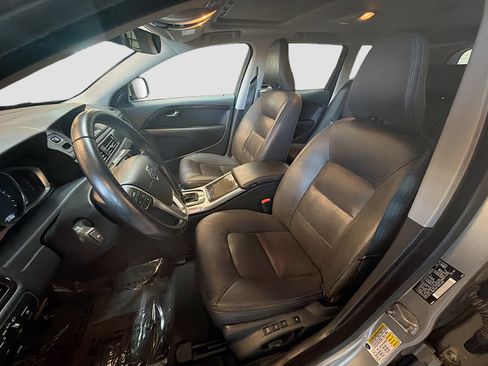 Used 2016 Volvo XC70 T5 Premier w/ Convenience Package image 13