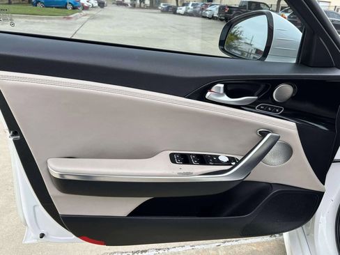 Used 2018 Kia Stinger Premium image 10