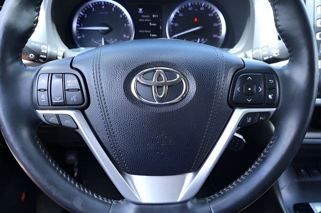 Used 2018 Toyota Highlander Limited Platinum AWD/4WD image 21