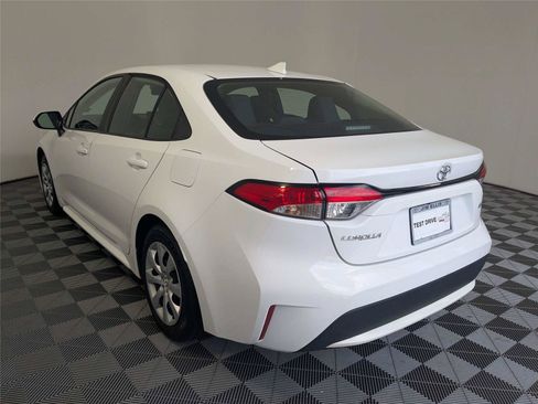 Used 2022 Toyota Corolla LE FWD image 7