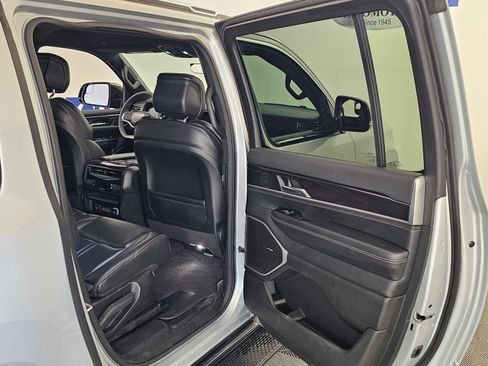 Used 2024 Jeep Wagoneer L 4WD image 38