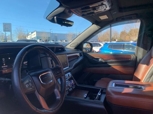 Used 2023 GMC Yukon Denali Ultimate image 14