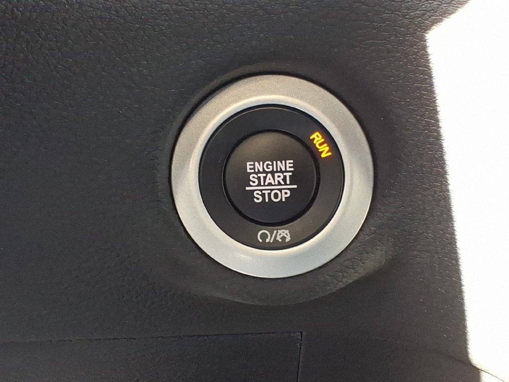 Used 2025 Chrysler Pacifica Select FWD image 21
