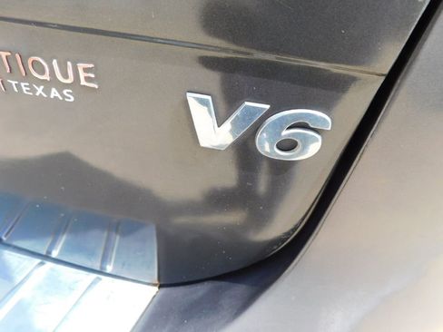 Used 2013 Volkswagen Touareg Sport image 12