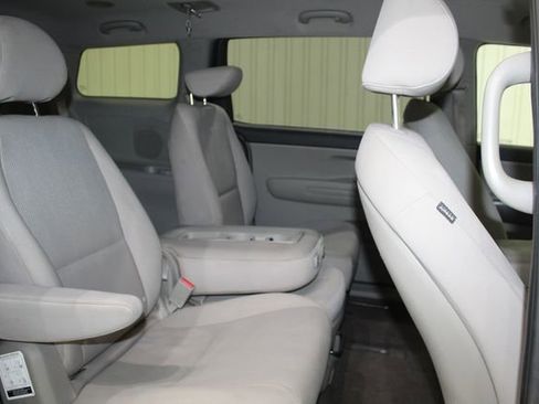 Used 2021 Kia Sedona LX FWD image 21