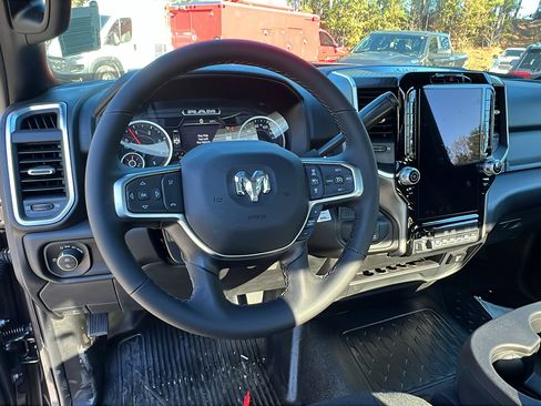 New 2025 RAM 5500 4x4 Regular Cab image 22