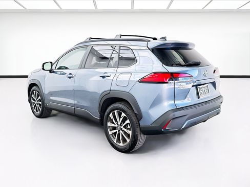 Used 2025 Toyota Corolla Cross XLE w/ Convenience Package FWD image 6