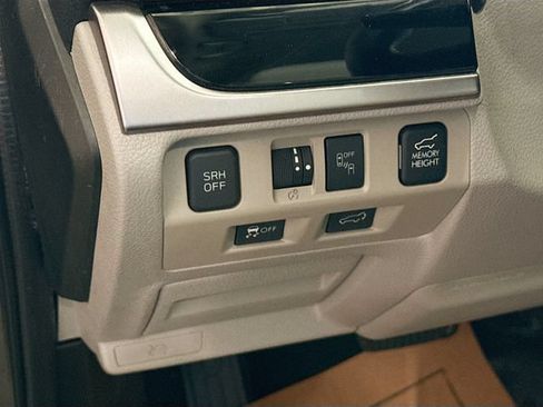 Used 2018 Subaru Forester 2.5i Limited AWD/4WD image 11