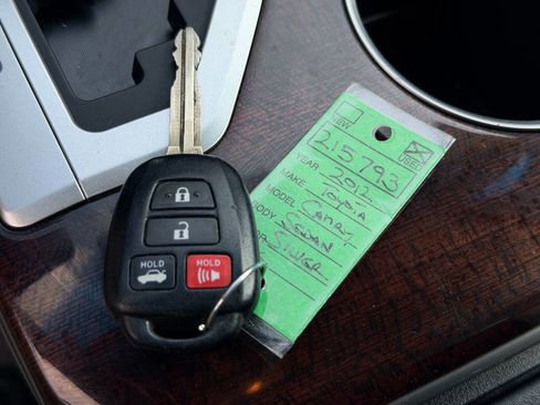 Used 2012 Toyota Camry XLE FWD image 46