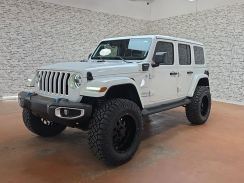 Used 2022 Jeep Wrangler Unlimited Sahara image 4