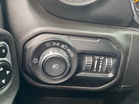 Used 2019 Jeep Wrangler Unlimited Sahara image 22