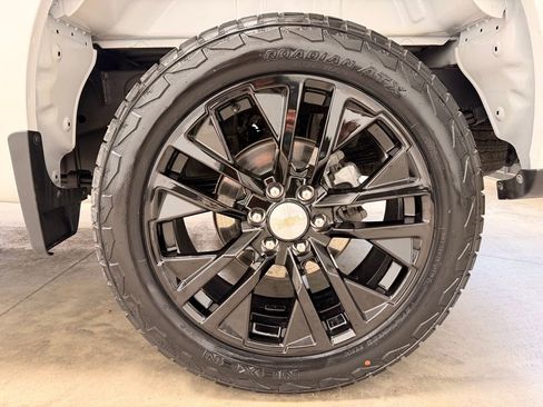 Used 2025 Chevrolet Silverado 1500 LT AWD/4WD image 15