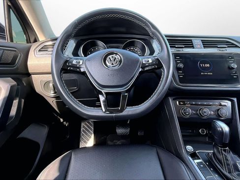 Used 2021 Volkswagen Tiguan SE image 5