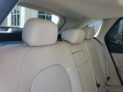 Used 2021 Mercedes-Benz GLC 300 4MATIC image 24