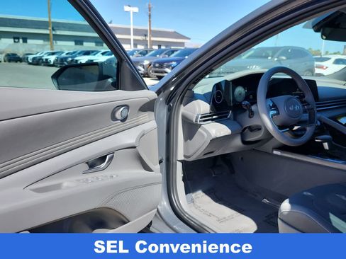 Certified 2025 Hyundai Elantra SEL FWD image 10