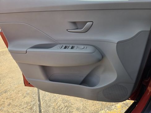 Used 2025 Hyundai Kona SEL FWD image 25