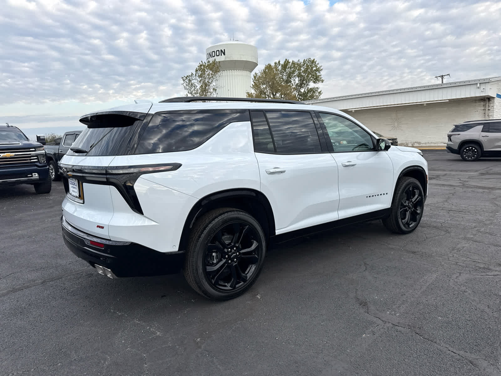 New 2027 Chevrolet Traverse RS w/ LPO, Floor Liner Package AWD/4WD image 5