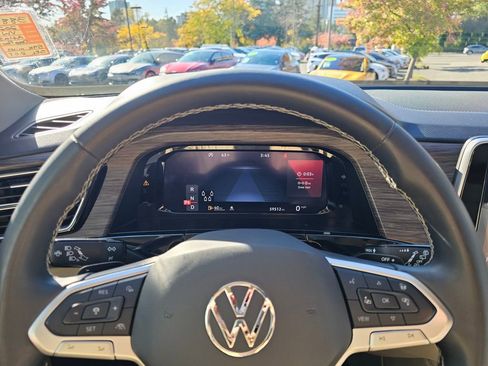 Used 2024 Volkswagen Atlas SEL image 29