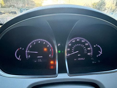 Used 2012 Toyota Avalon Limited FWD image 9