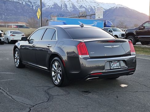 Used 2016 Chrysler 300 C image 8