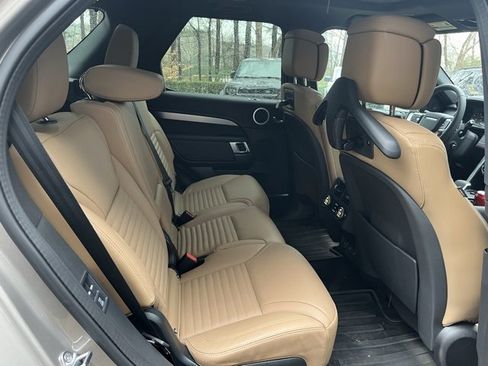 Certified 2025 Land Rover Discovery Dynamic SE image 13