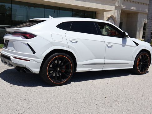 Used 2022 Lamborghini Urus AWD/4WD image 5