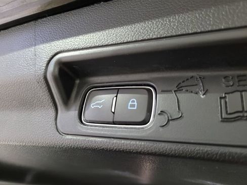 Used 2022 Ford Explorer XLT image 54