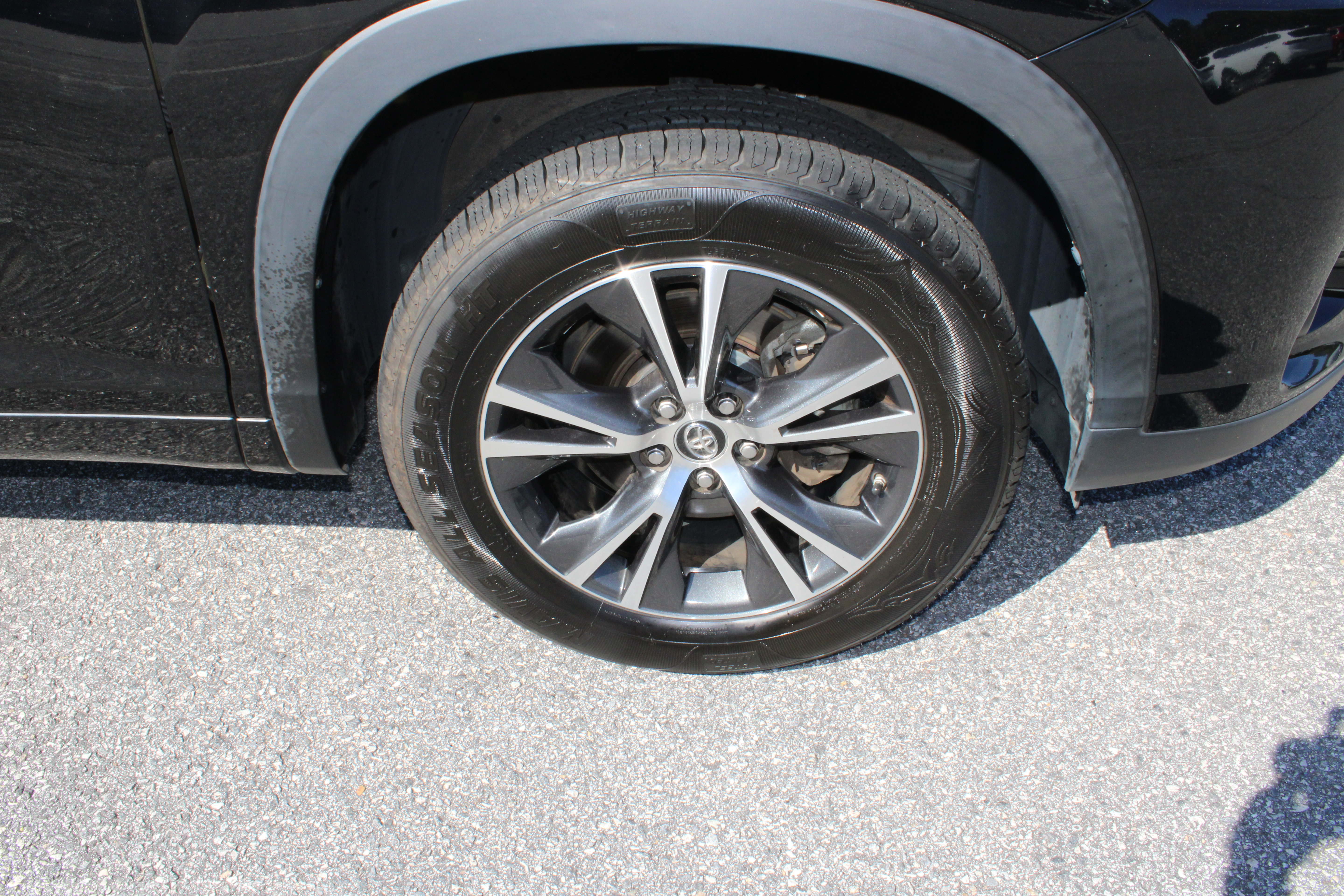 Used 2018 Toyota Highlander Plus FWD image 9