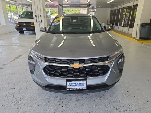 Used 2025 Chevrolet Trax LS w/ LS Convenience Package FWD image 8