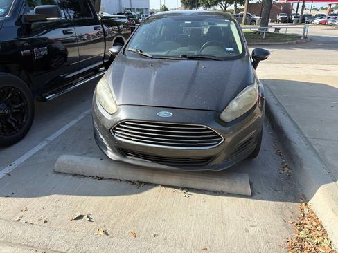 Used 2015 Ford Fiesta SE w/ Comfort Package FWD image 4