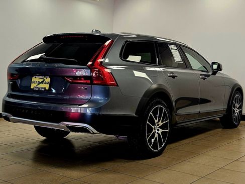 Used 2020 Volvo V90 T6 Cross Country image 4