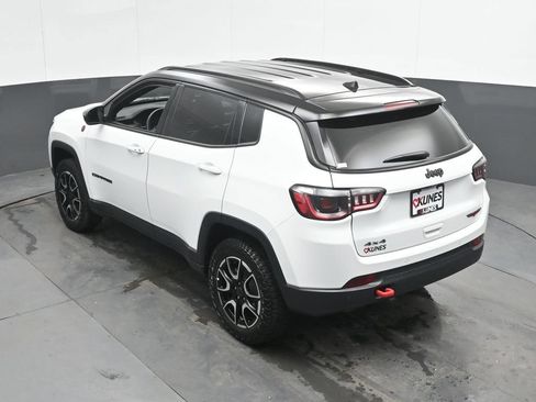 Used 2025 Jeep Compass Trailhawk AWD/4WD image 36