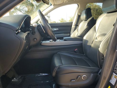 Used 2022 Genesis GV70 2.5T w/ Advanced Package image 14