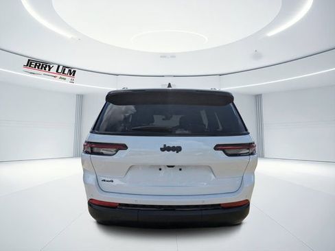 New 2025 Jeep Grand Cherokee L Altitude image 4
