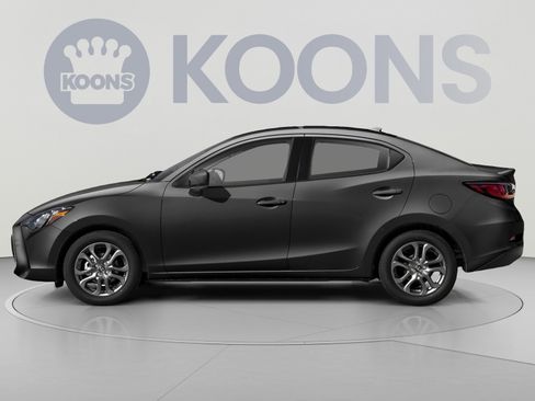 Used 2019 Toyota Yaris XLE FWD image 4