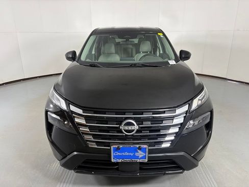 Used 2024 Nissan Rogue SV FWD image 3