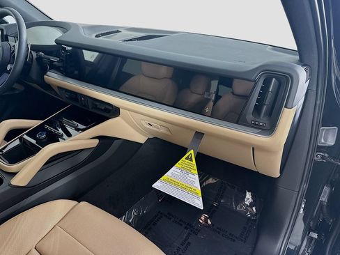 Certified 2026 Porsche Cayenne AWD/4WD image 30