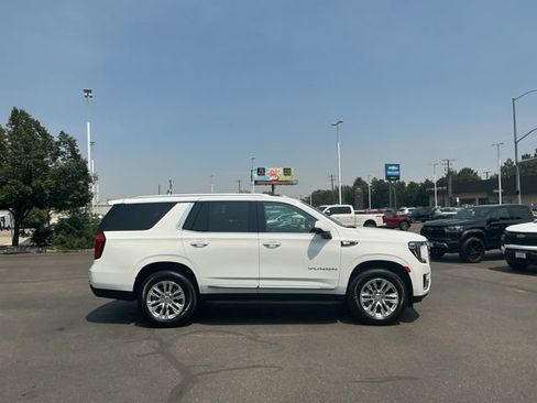 Used 2024 GMC Yukon SLT w/ SLT Luxury Package AWD/4WD image 2